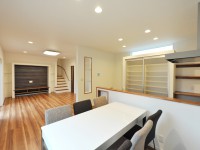 モダンカラーの二世帯住宅